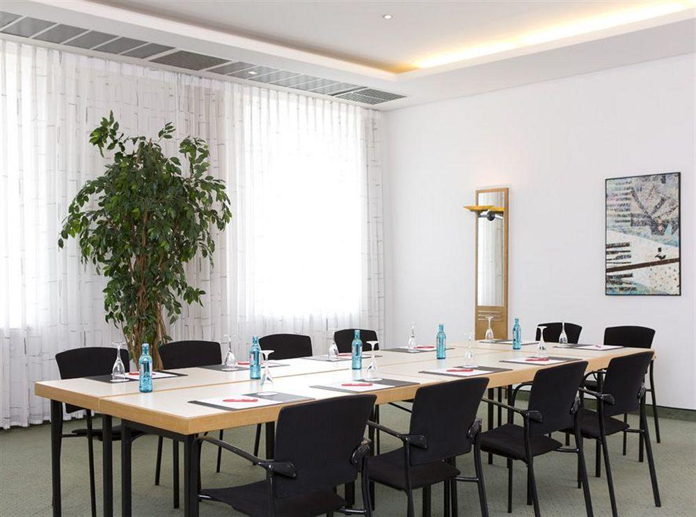IntercityHotel Rostock Esterno foto