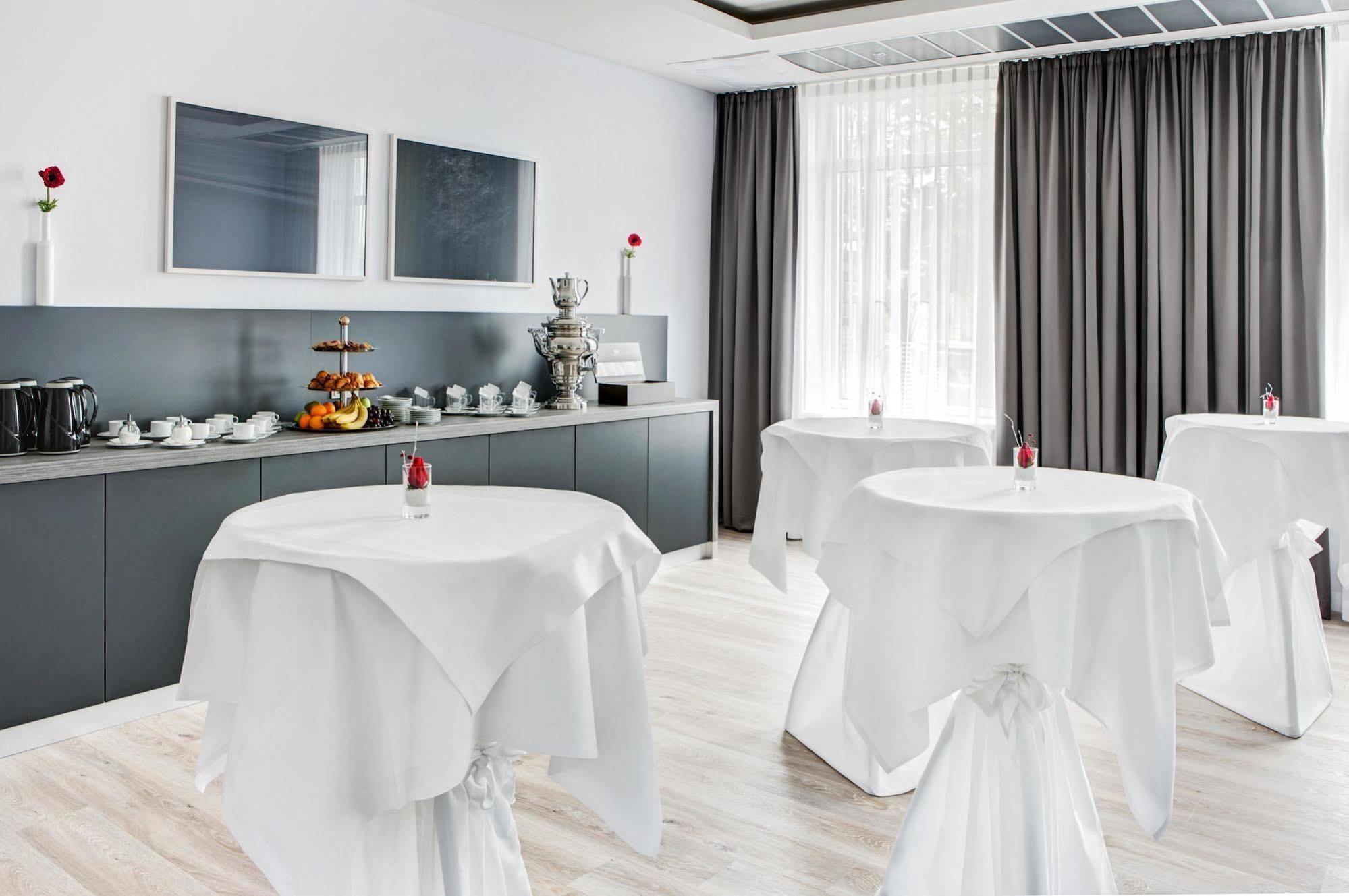 IntercityHotel Rostock Esterno foto