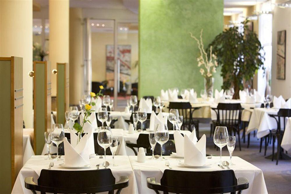 IntercityHotel Rostock Esterno foto